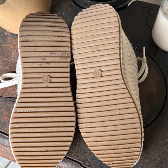 Universal Thread Cream Textured Sneakers - Picture 6 of 7